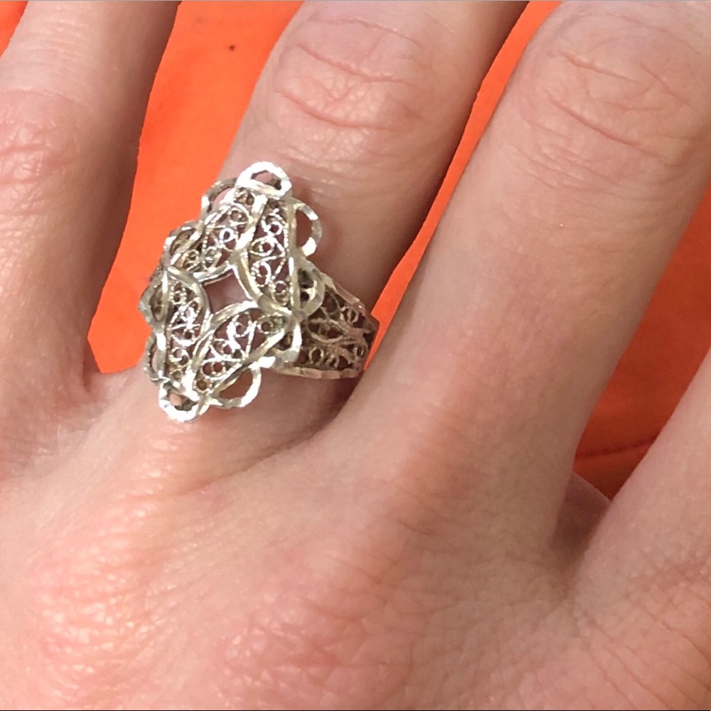 Beautiful Ornate Sterling Silver size 7 Ring